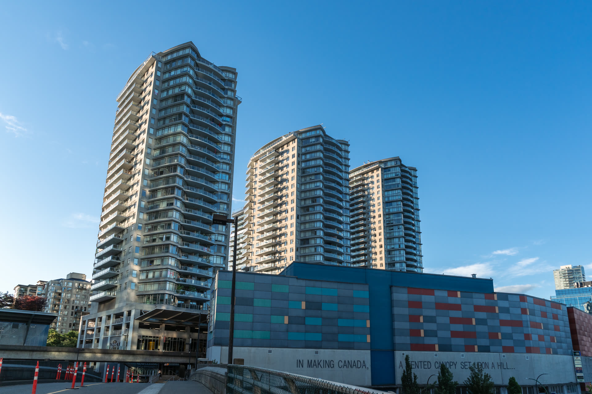 Building envelope and cladding detail on a concrete strata tower